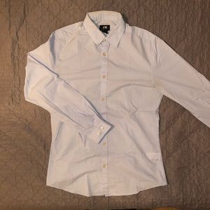 H&M Medium Slim Fit Button Down Collard Blue Shirt